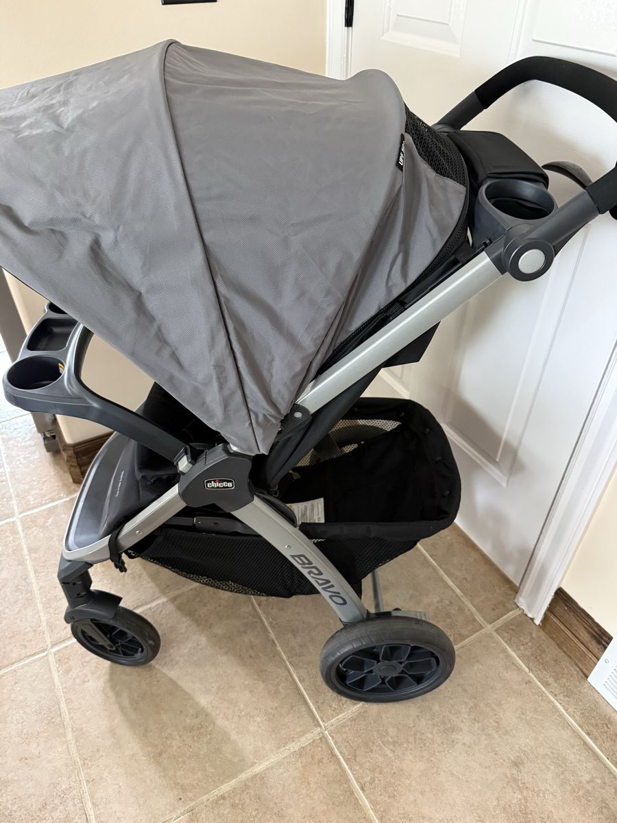 Chicco Bravo Stroller Like New Condition!