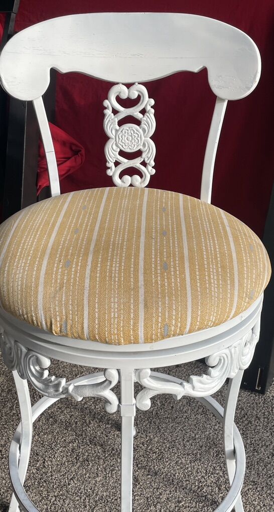 VINTAGE WHITE IRON BARSTOOL
