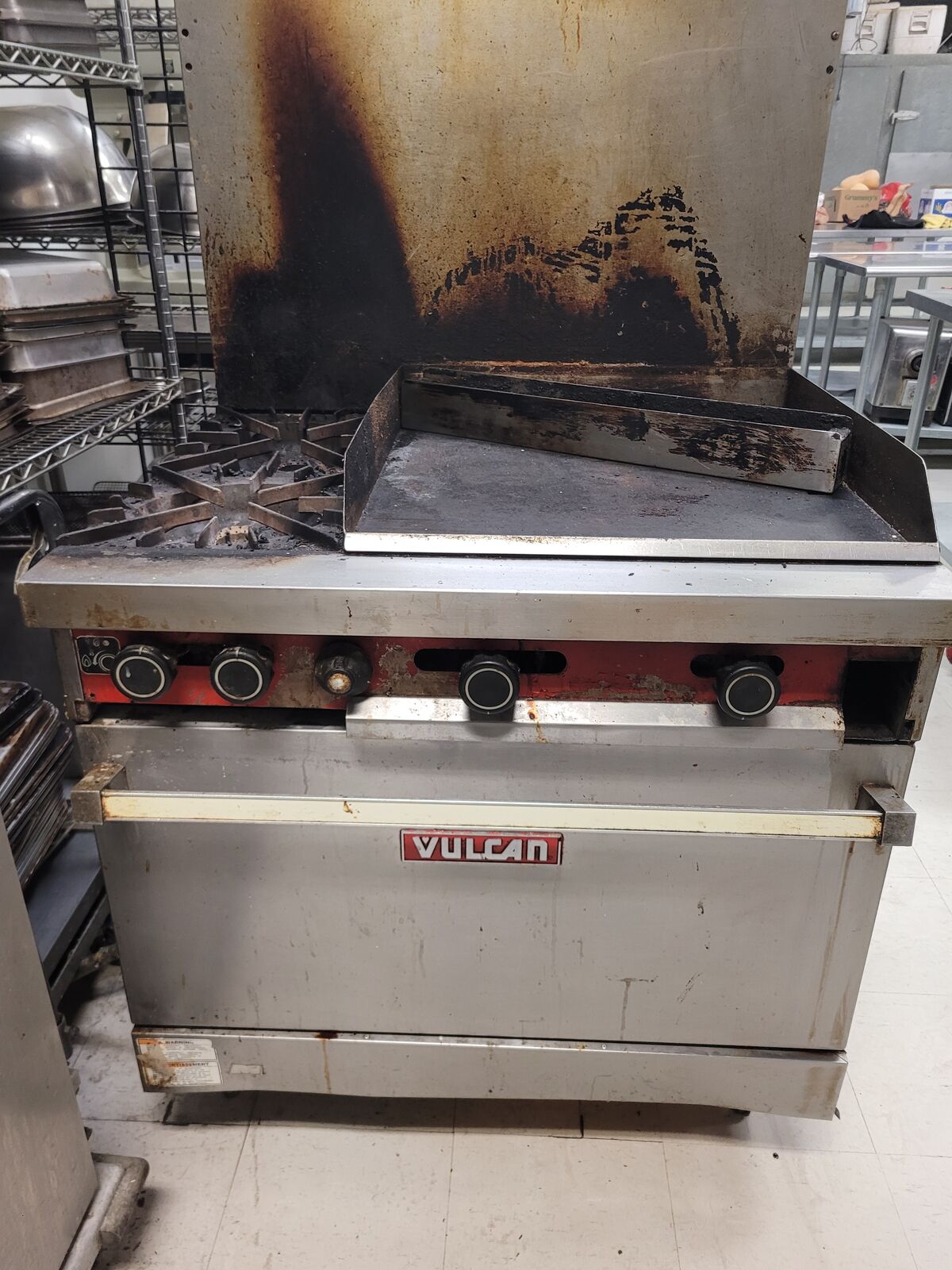 Vulcan Natural Gas 2-Burner Range with 24" Griddle-Standard Oven 36"W