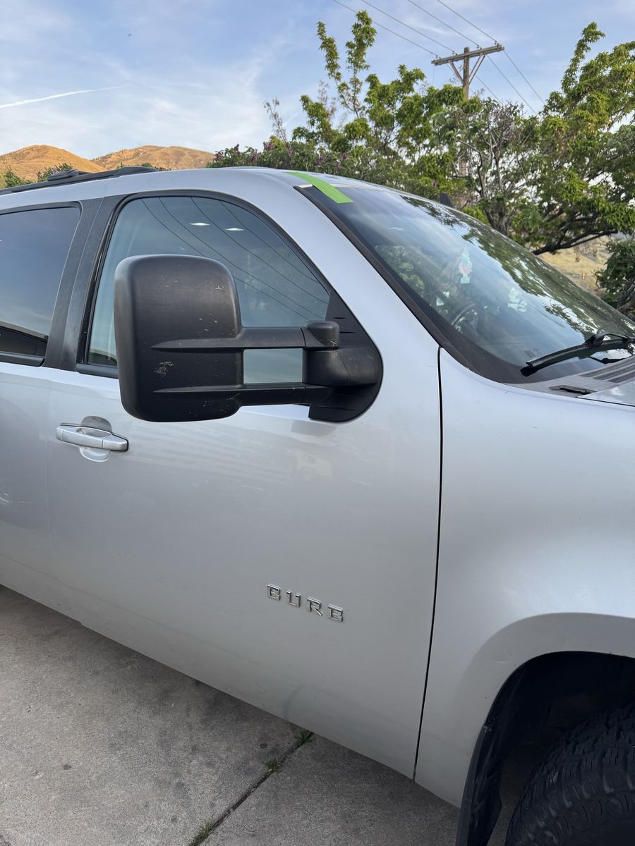 2010 Chevy suburban Tahoe side mirrors