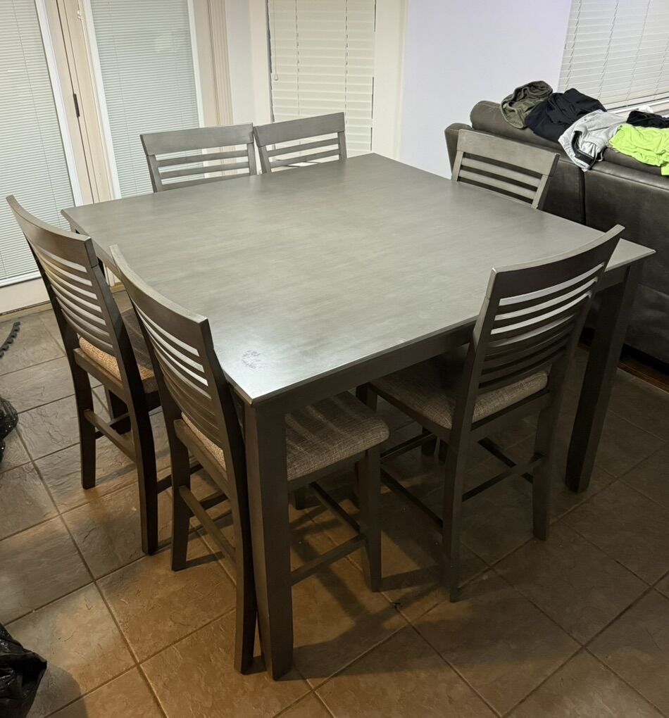 Dining Room Table And 6 Chairs