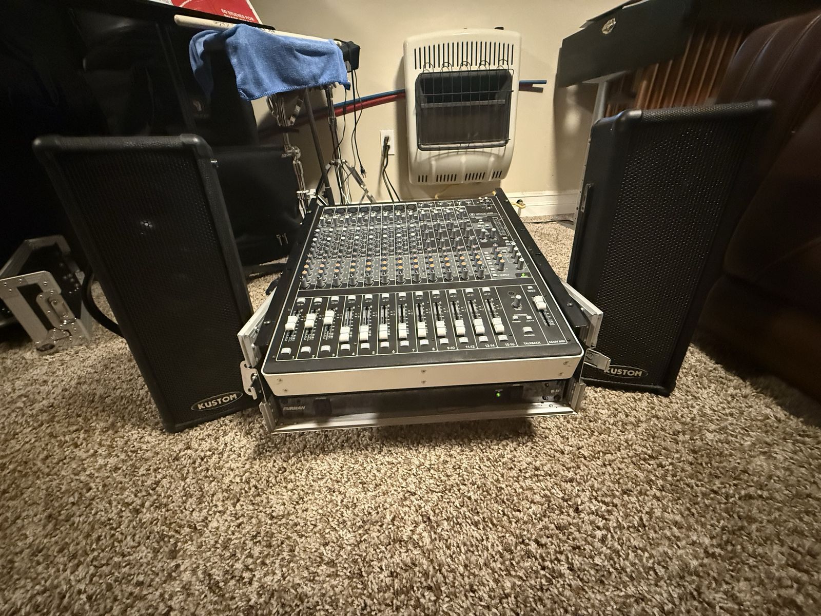 Mackie 16-Channel PA / Recording System 