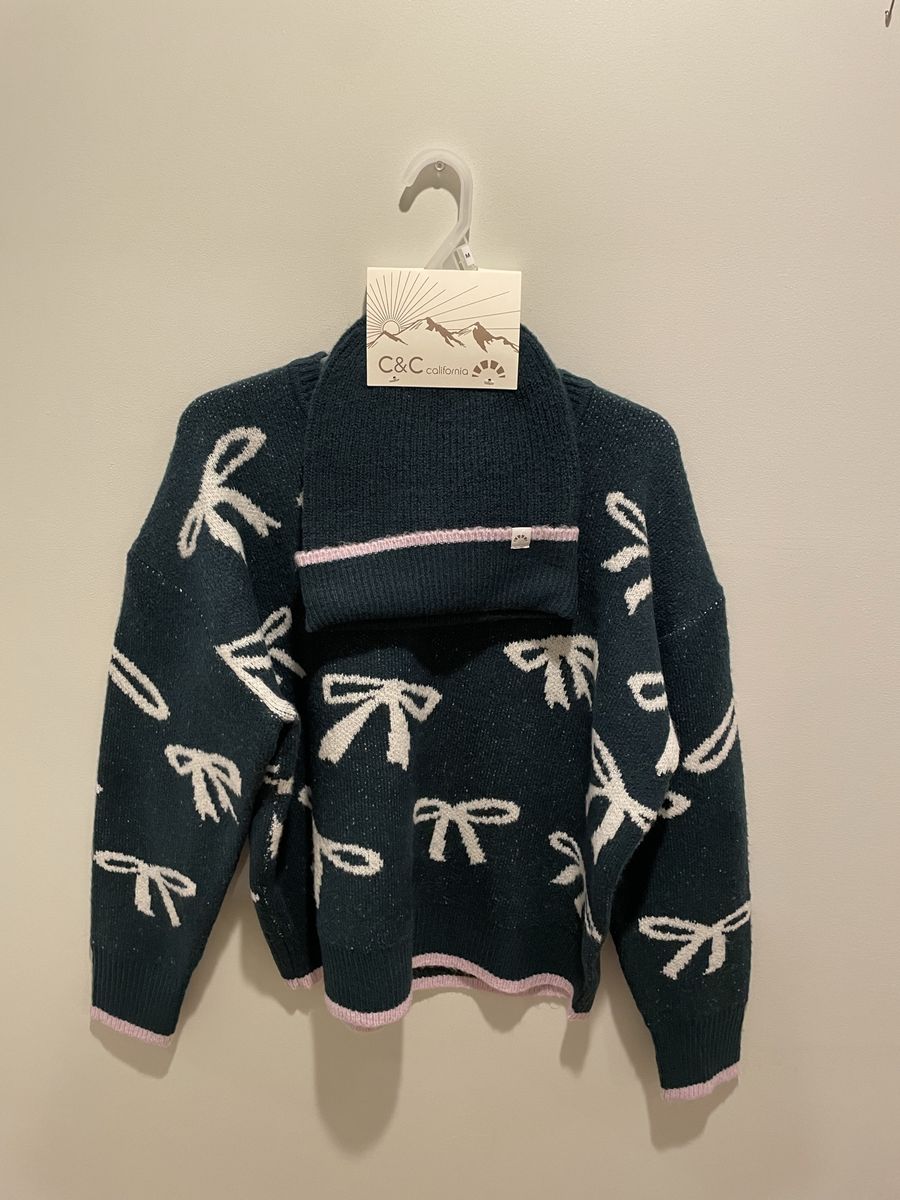 C&C California Women's Bow Pattern Crew Neck Sweater & Beanie Set - Size M