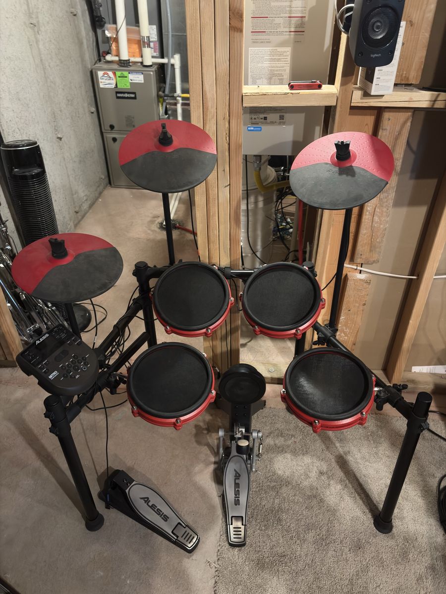 Alesis Nitro Mesh Electronic Drum Kit with Module and Pedals