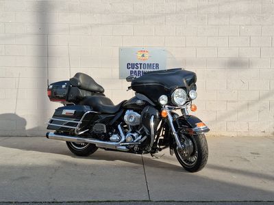 2011 Harley-Davidson Ultra Classic (FLHTCU) – UNBELIEVABLE 742 MILES!