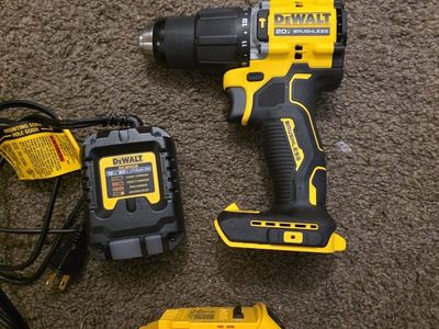 New DEWALT ATOMIC 20V MAX 1/2 in. Hammer Drill / Driver Kit