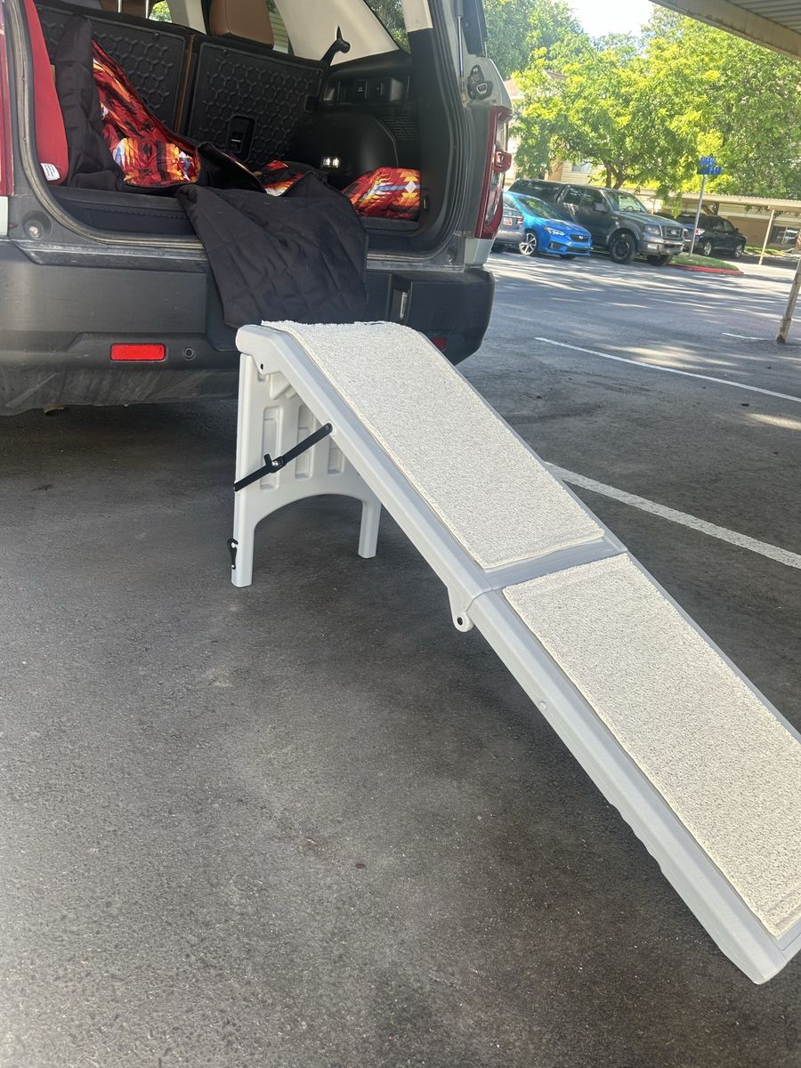Foldable dog/cat ramp