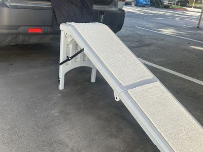 Foldable dog/cat ramp