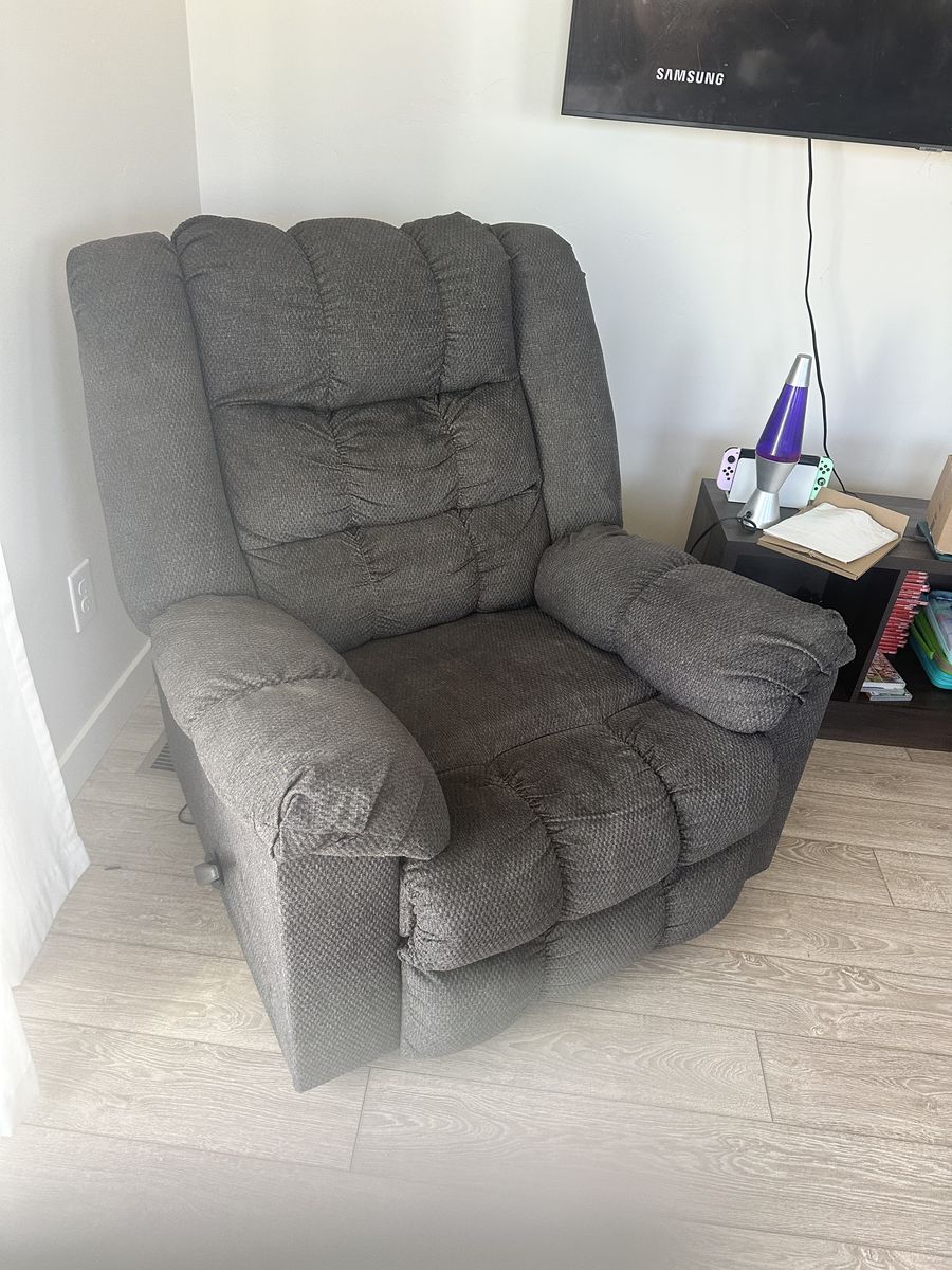 Ashley Furniture Drakestone Rocker Recliner