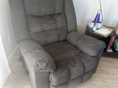 Ashley Furniture Drakestone Rocker Recliner