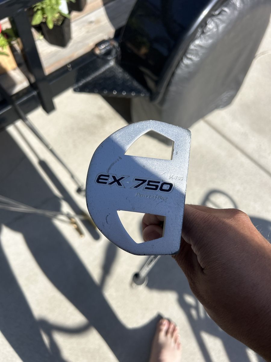 Ex-750 putter w/ oversized super stroke grip