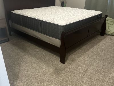 Dark Wood Sleigh Bed Frame - King Size Traditional Style Mattress is Brand new Serta perfect Sleeper