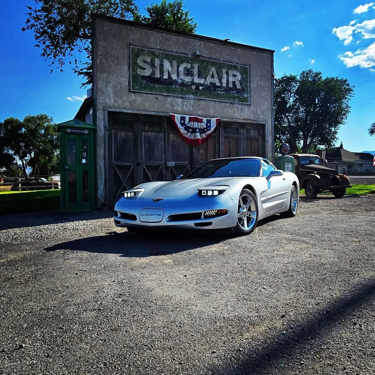 2002 CHEVROLET CORVETTE Base