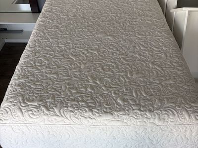 Serta Twin Mattress Extra Long w Boxspring