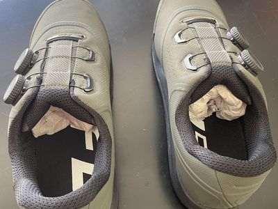 Brand New Size 43.5 Specialized 2FO Cliplite