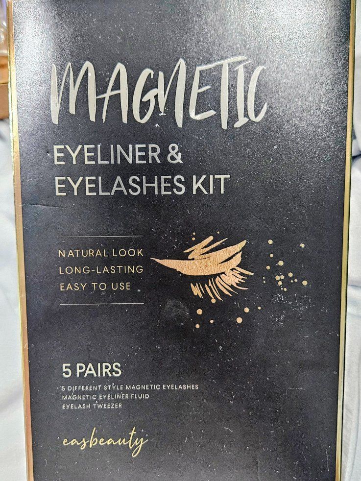 Magnetic Eyeliner & Eyelashes Kit - 5 Pairs with Tweezer