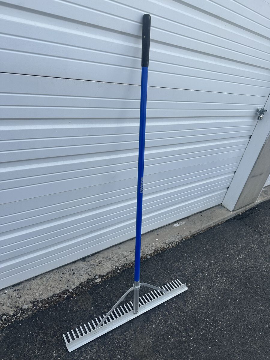 Kobalt 36-in Aluminum Landscape rake with Aluminum Handle