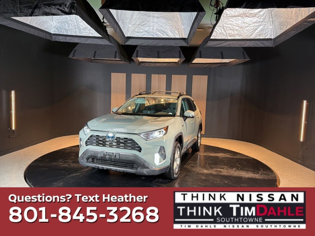 2021 Toyota RAV4 XLE