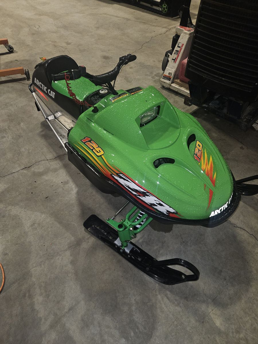 2011 Arctic Cat ZR120  120 Snowmobile Nice Condition Runs Great With Cover
