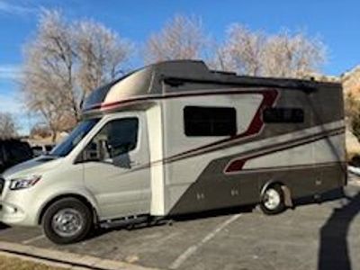 3,000 mile 2024 Tiffin Wayfarer 2425RW