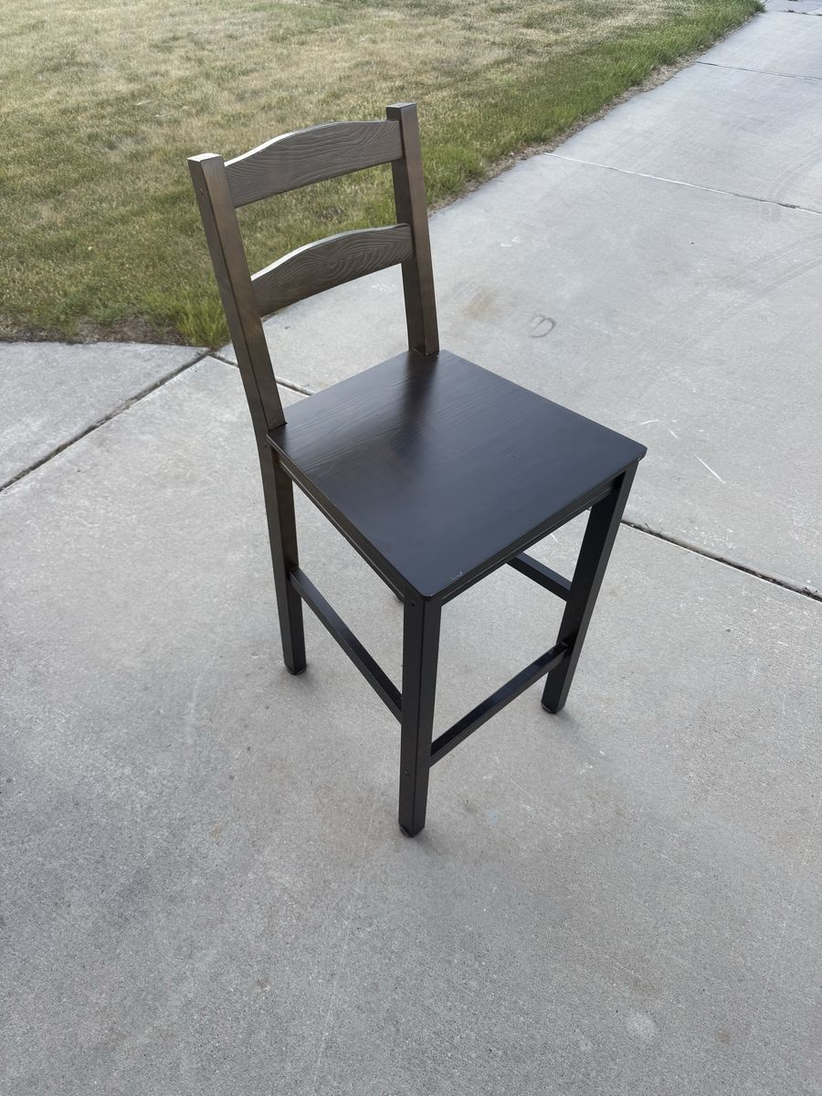 Table with 4 chairs
