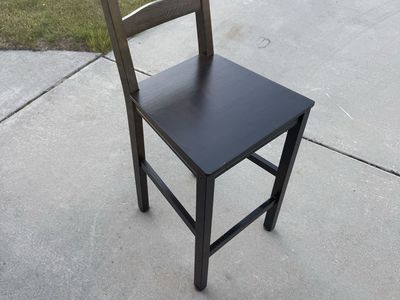 Table with 4 chairs