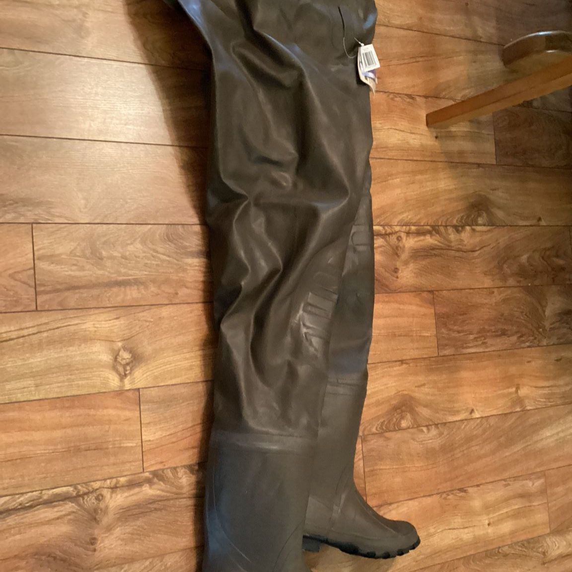 Men’s sz 9 New RedHead Chest Waders