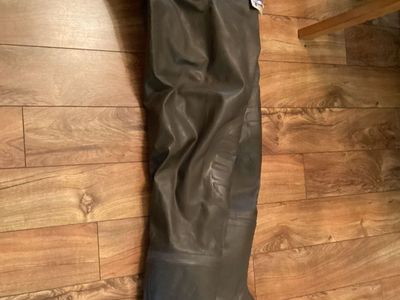 Men’s sz 9 New RedHead Chest Waders