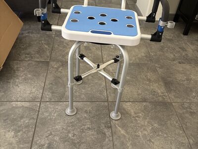 DR SEATS SWIVEL SHOWER CHAIR