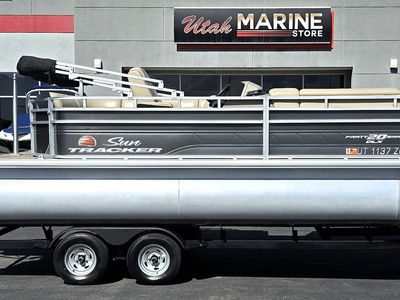 2024 Sun Tracker Party Barge w 90 HP Mercury Outboard !!!