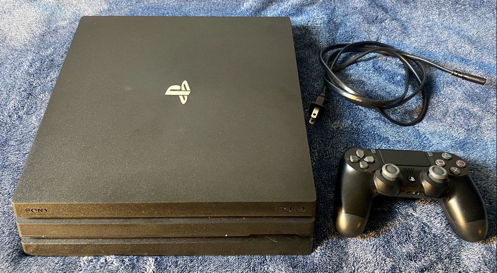 PS4 Pro in Great Condition w/Controller