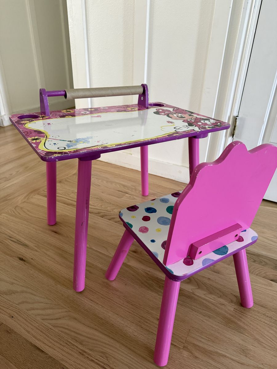 Minnie Mouse kid desk