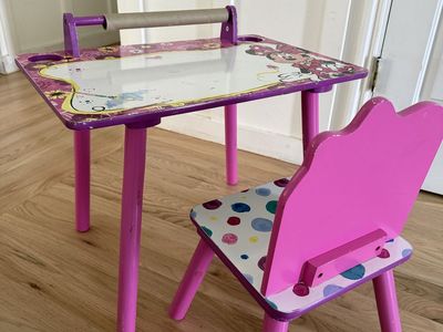 Minnie Mouse kid desk