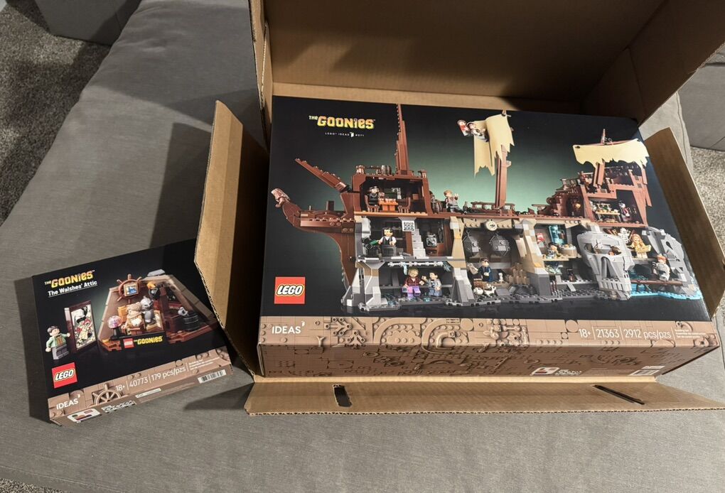 Lego The Goonies Set 21363 & GWP NEW