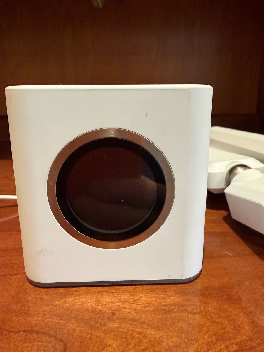 Amplifii Router with 2 mesh extenders