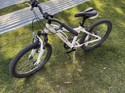 Marin kids MTN bike 20” frame