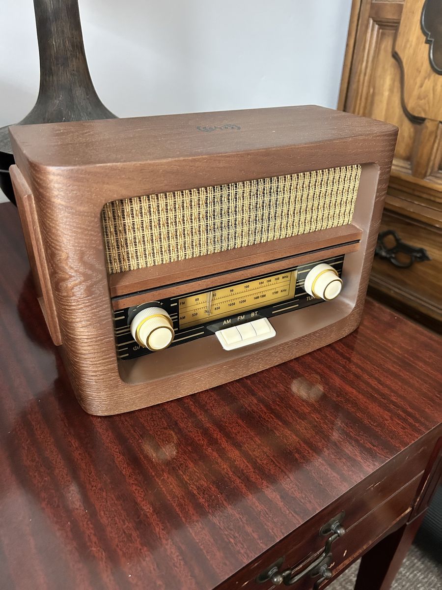 Vintage Fuse speaker/radio/charging station