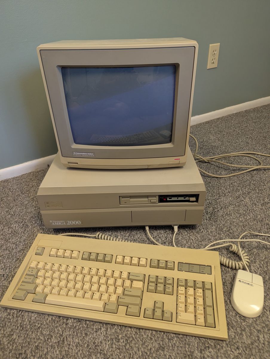 Amiga Commadore 2000 Computer with monitor, keyboard, extra games