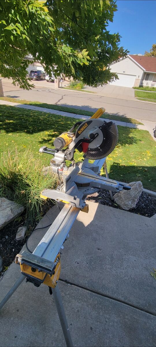 Dw718 dewalt saw good condition $400 with stand obo