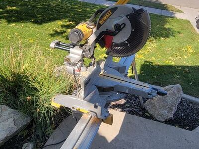Dw718 dewalt saw good condition $400 with stand obo