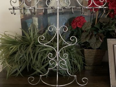 Metal Jewelry Stand With Bird On Top