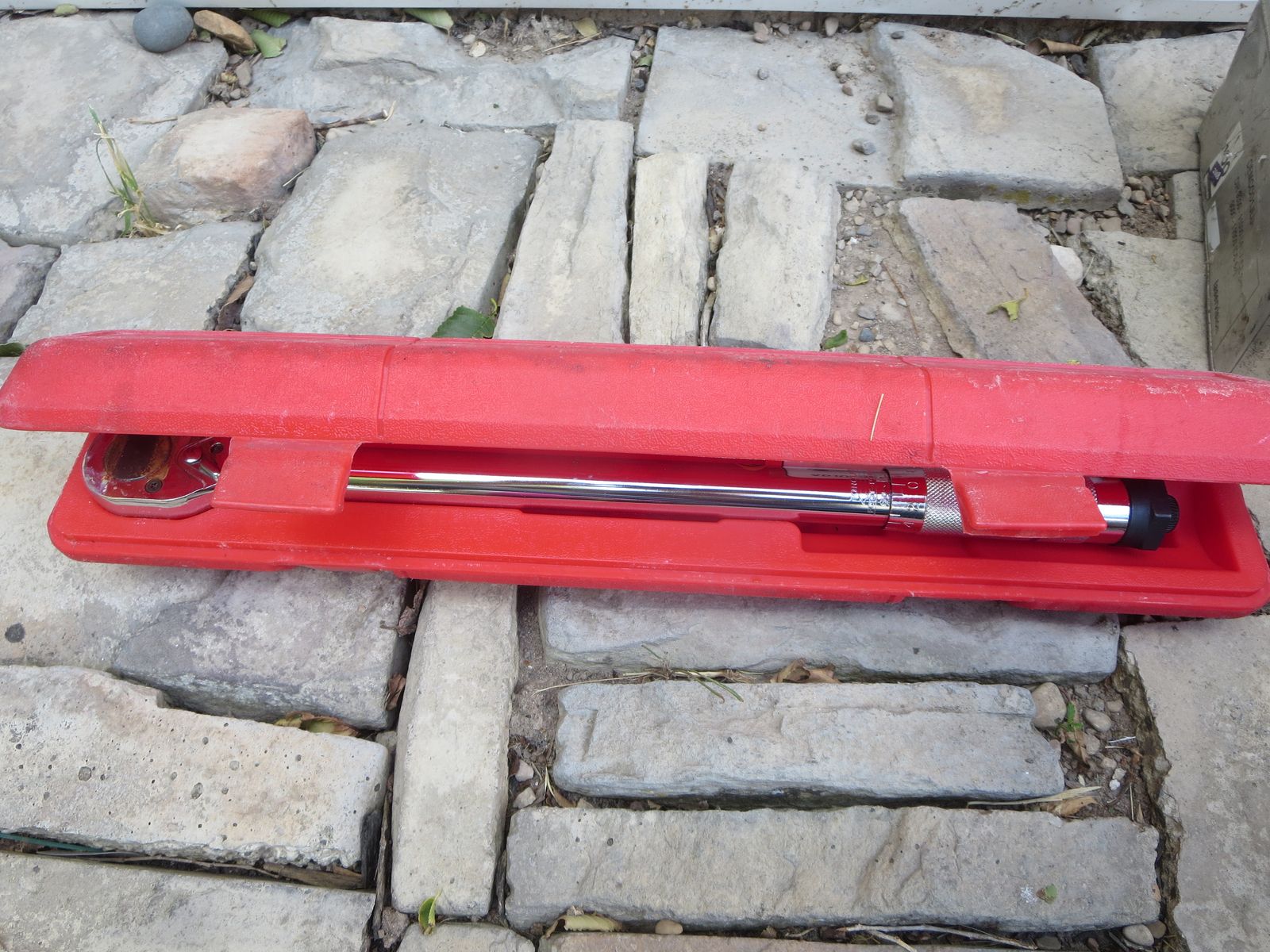 Pittsburgh tools  Torque Wrench with Red Hard Case - Conversion Table Included