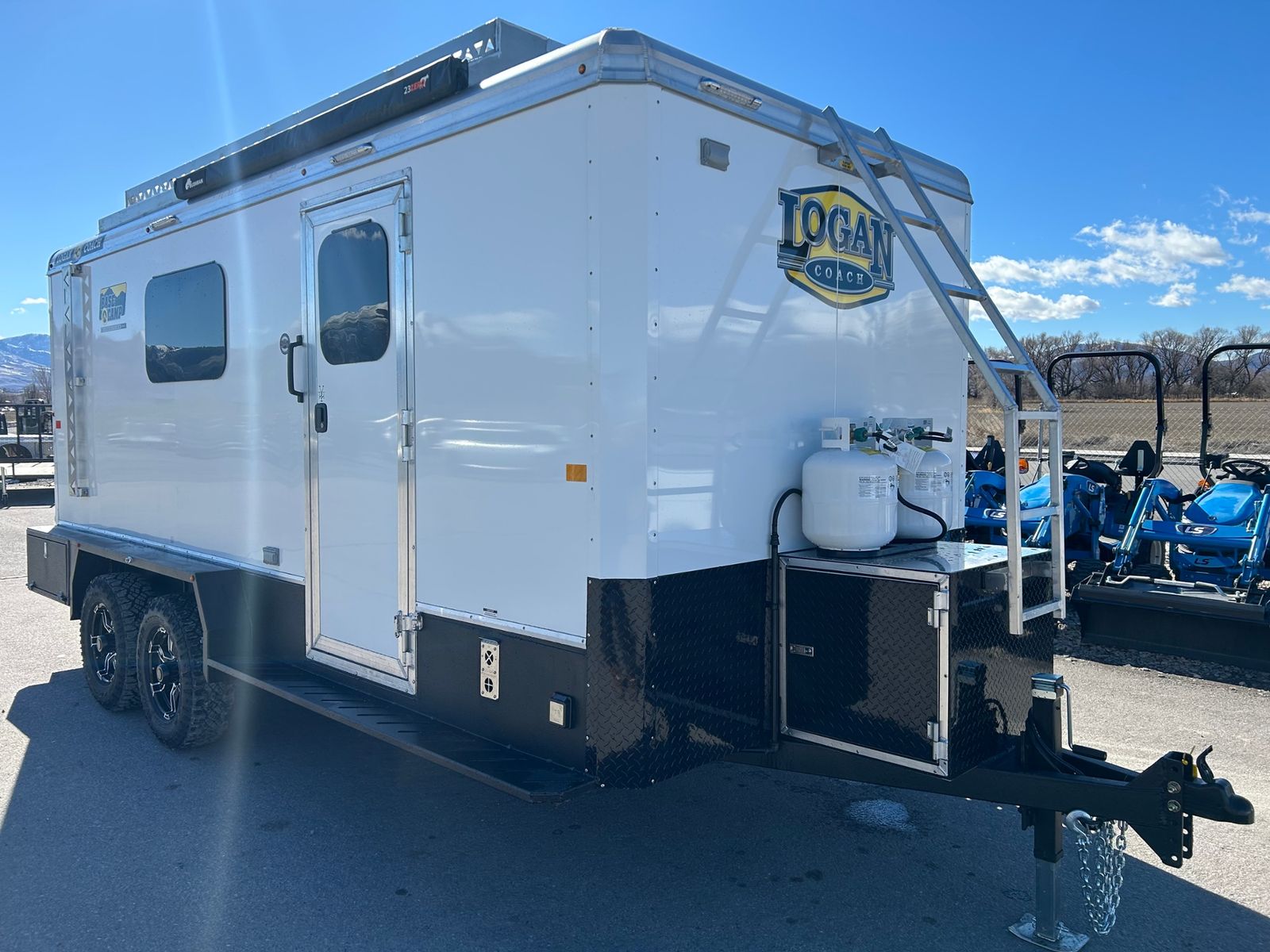 2026 Logan Coach 17' Base Camp