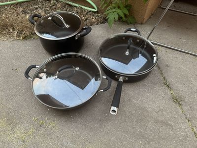 Pots and frying pan SET