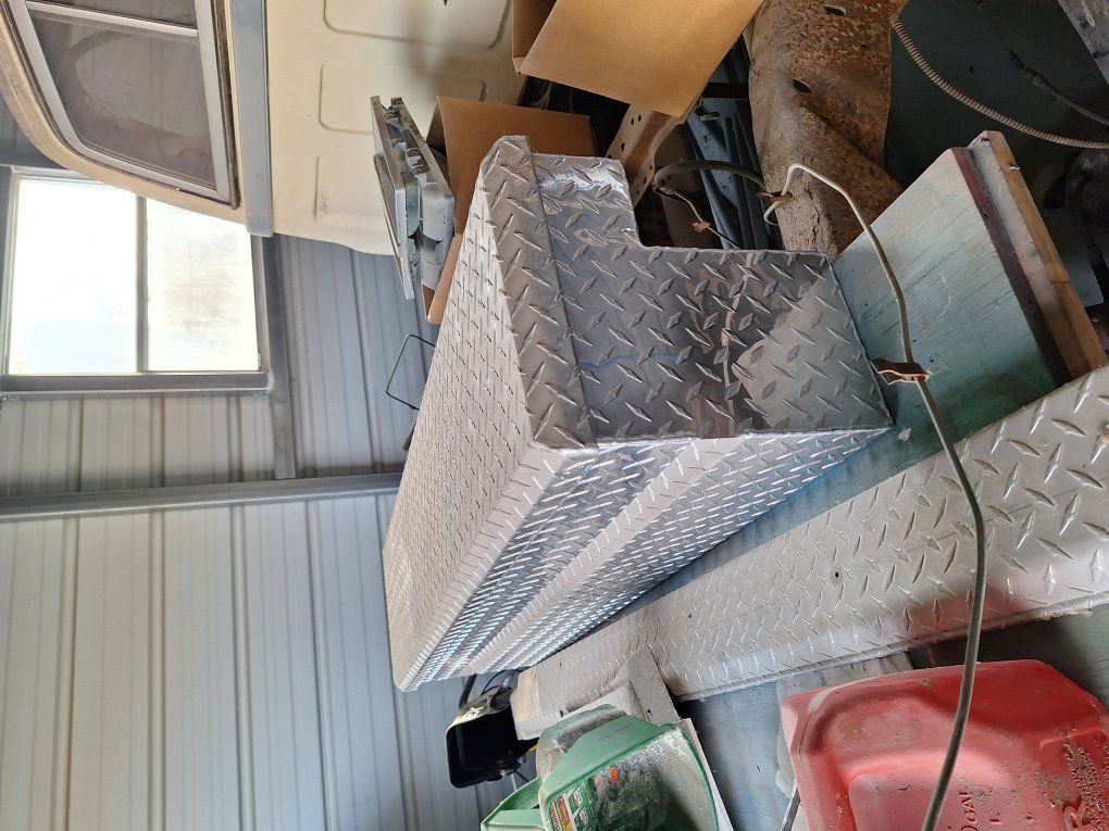 Side mount truck bed box