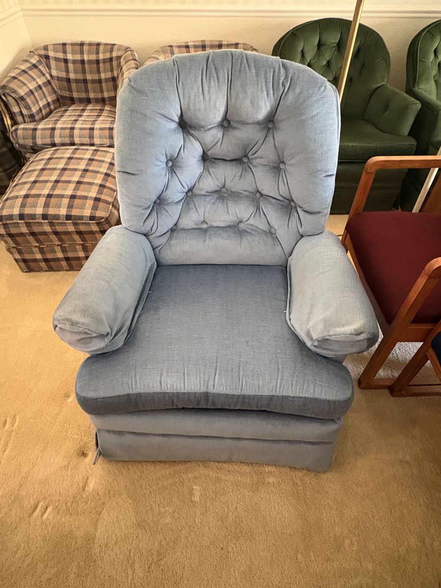 Vintage Action Lane Tufted Recliner – Blue Upholstery $180 cash/venmo in Provi