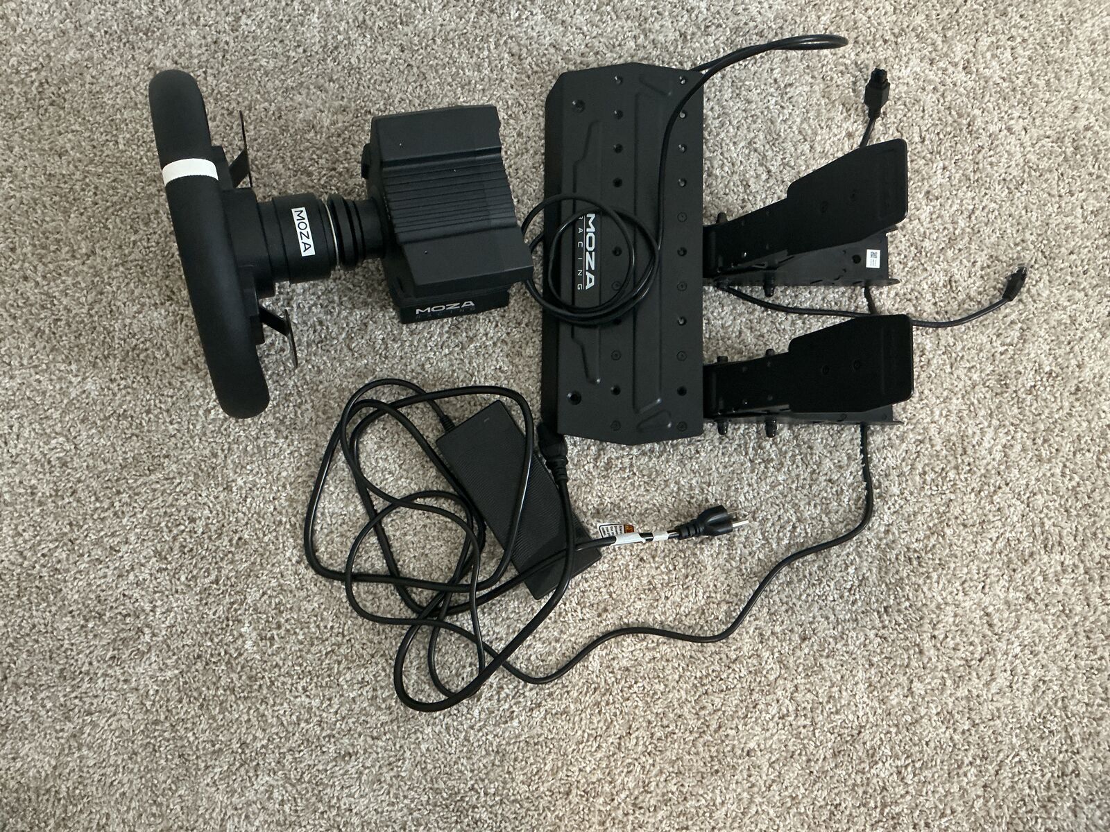 Moza R5 sim wheel base and pedals