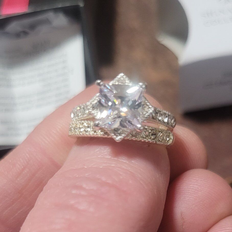 new in box engagement ring set