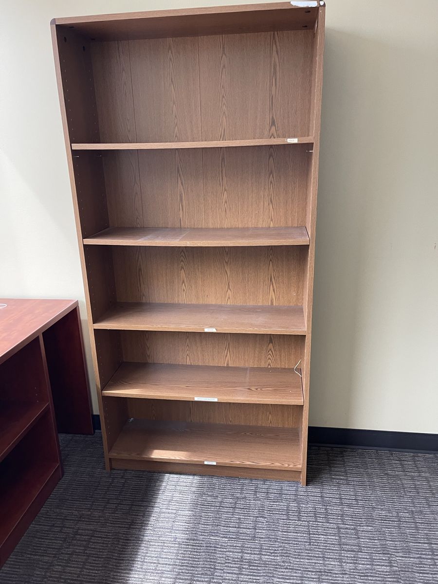 NICE 5 SHELF BOOKCASE - GOOD CONDITION