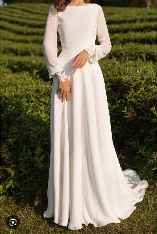 Flowy Chiffon Minimalist Wedding Dress—Small/tall